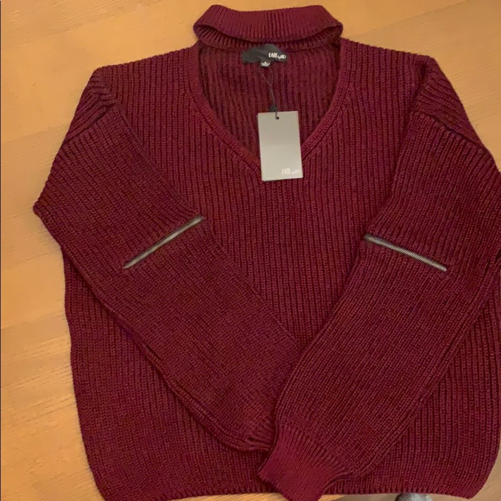 NWT keyhole sweater with zippers on sleeves. Sz L